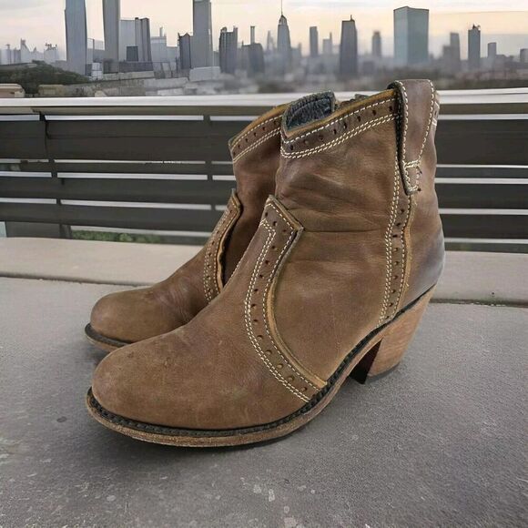 Liberty Black Women's Western Booties US 7.5 Brown Leather Zip Short Boots - Picture 1 of 13